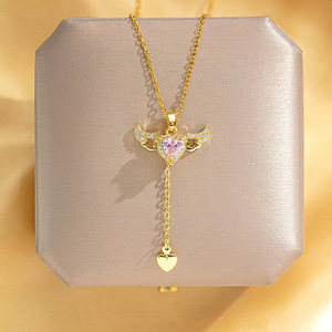 Collana da donna placcata oro vero con <span class=keywords><strong>cuore</strong></span> rosa in rame, ali mobili e nappa, design trendy di lusso leggero, catena in bambù, stile celebrità di Internet - Product Image 3