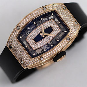 Reloj de Pulsera de Lujo con Caja de Barril, Ónix Negro, Marcadores Luminosos, Fondo de Zafiro, Cierre de Acero, Perfecto para Eventos Empresariales y Fiestas - Product Image 2