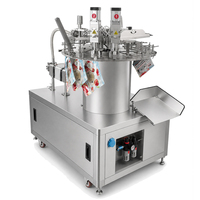 Machine de remplissage et de bouchage de poches souples avec alimentation par trémie optionnelle pour matériaux pâteux et remplissage servo-assisté