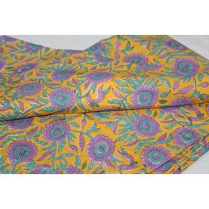 Tela 100% Algodón Sostenible con Estampado Botánico Hecho a Mano de Inspiración Vintage, Ropa Boho de la India, Pañales Artesanales, Bolsos, Cortinas - Product Image 2