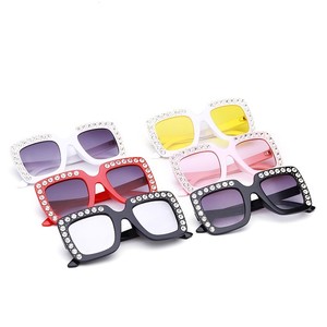 Occhiali da sole firmati per <span class=keywords><strong>bambini</strong></span> occhiali da sole per ragazze con strass protezione Uv 2022 rosa nero occhiali da sole per <span class=keywords><strong>bambini</strong></span> accessori estivi quadrati - Product Image 5