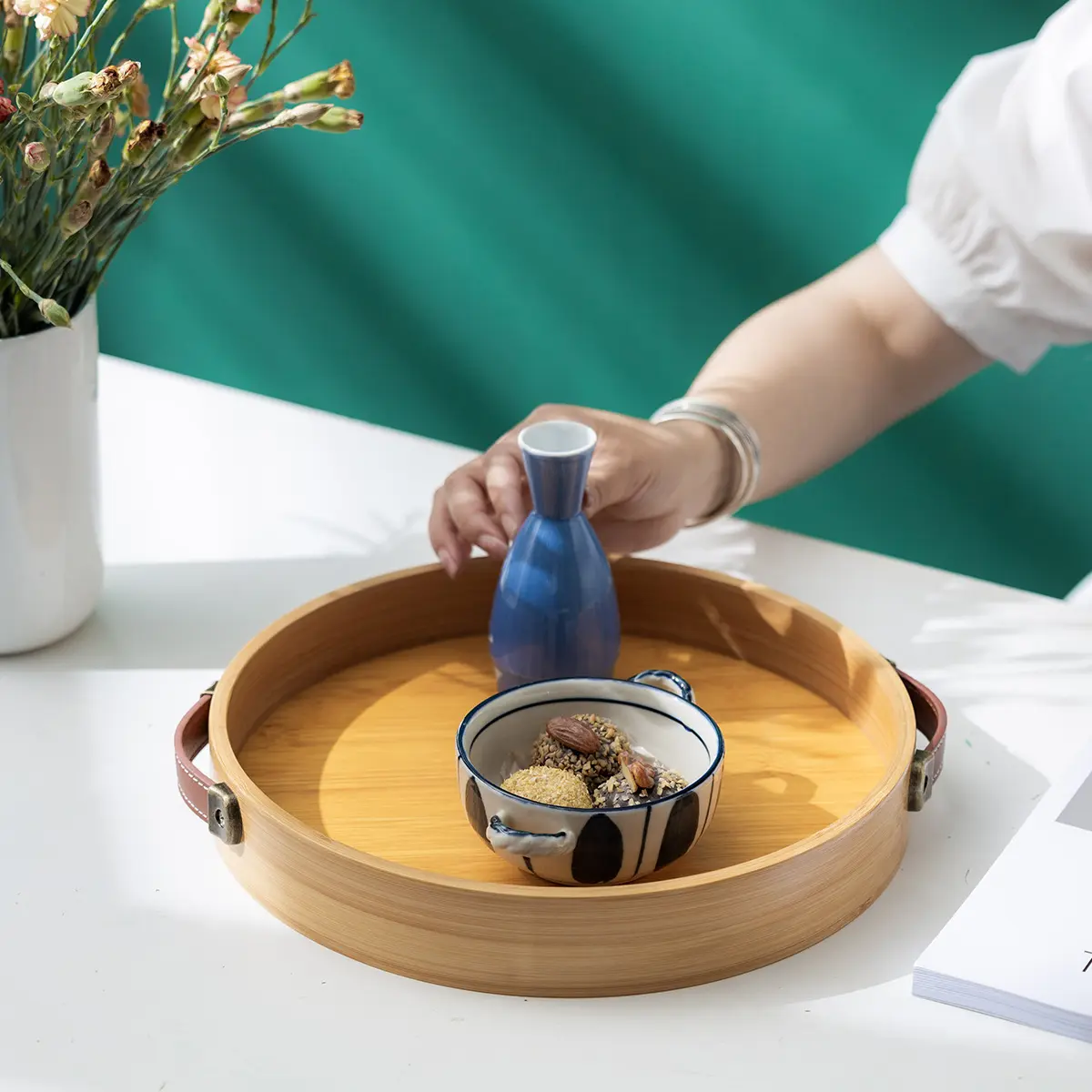 costoms round bamboo food serving trays with handle for party service ECO-friendly Wood Serving Tray for restaurant bar tray