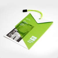 Étiquettes suspendues en PVC TPU recyclé écologique de haute qualité, étiquettes personnalisées de marque, étiquettes en carton gaufré pour vêtements
