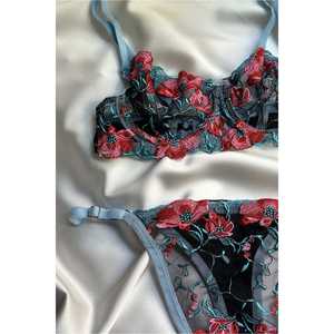 Ensemble de lingerie bleu à motifs floraux, soutien-gorge à fermeture avant taille haute avec bonnets rembourrés et brodés, tanga transparent et nœud décoratif, taille de bonnet XL - Product Image 1