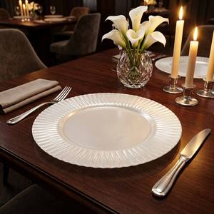 Piatto di Presentazione Rotondo Bianco in Vetro Goffrato da 13 Pollici con Bordo Scanalato, Vendita Diretta dalla Fabbrica, per Uso Domestico, Hotel, Matrimoni e Banchetti - Product Image 4