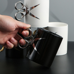 Taza de café explosiva de cerámica con diseño de mango de tijera, nueva taza extraña de lujo ligero con galvanoplastia - Product Image 3