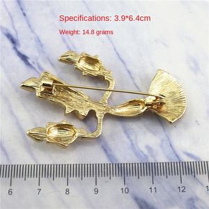 Nouvelle <span class=keywords><strong>belle</strong></span> <span class=keywords><strong>et</strong></span> <span class=keywords><strong>la</strong></span> bête chandelier Lumia plaqué or broche Corsage métal dame vêtements accessoires broche <span class=keywords><strong>Animal</strong></span> thème - Product Image 4