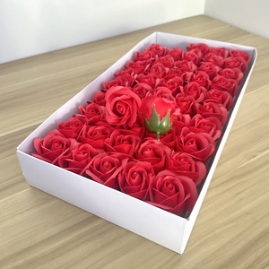 D109 Boda y Día de San Valentín Único 5cm 4 capas Jabón Rosas en caja de regalo Suxing Rose Bouquet Artificial Rose Head Jabón Flor - Product Image 2