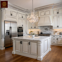 Meubles de cuisine encastrés de luxe haut de gamme pour résidences, îlot central, ensemble complet sur mesure, style classique, bois massif, finition dorée, armoires sculptées
