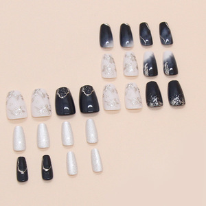 Faux <span class=keywords><strong>Ongles</strong></span> à Presser Esthétiques de Luxe en Gros, Courts Forme Cercueil, <span class=keywords><strong>Bleu</strong></span> <span class=keywords><strong>Marine</strong></span> Marbré avec Fleurs Dorées, Ensembles de Faux <span class=keywords><strong>Ongles</strong></span> de Luxe de Haute Qualité - Product Image 4