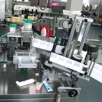 Machine d'étiquetage de bouteilles rondes YM515 haute vitesse 60 pièces/min, machine d'étiquetage de gobelets en verre et en plastique avec mécanisme de serrage de bouteilles