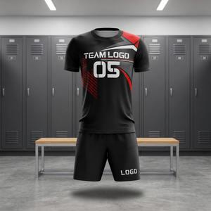 ชุดฟุตบอลฤดูร้อนปี 2026 สำหรับผู้ชาย ผลิตจากโรงงาน เสื้อแบบซับลิเมชั่น ระบายอากาศ แห้งเร็ว ผ้าโพลีเอสเตอร์ 100% กางเกงขาสั้น โลโก้ด้านหน้า - Product Image 1