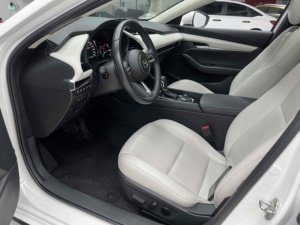 2021Mazda <span class=keywords><strong>3</strong></span> Axela 2.0L Edición de disfrute de calidad automática Coche usado de 4 puertas y 5 plazas 29400KM - Product Image 2