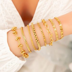 กำไลข้อมือสแตนเลสสตีลชุบทอง 18K ดีไซน์เรขาคณิตแบบโซ่คิวบา เครื่องประดับแฟชั่น - Product Image 1