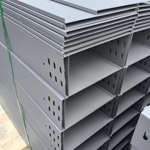 Plateau à câbles en acier galvanisé/peint en poudre sur mesure OEM, fond plein, pour câblage industriel avec connecteurs - Product Image 3