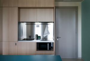 Mueble de Cocina Moderno de Acero Inoxidable, Juego Completo de Muebles de Cocina de PVC con Diseños de Tiradores Ocultos, Mueble de Almacenamiento - Product Image 2