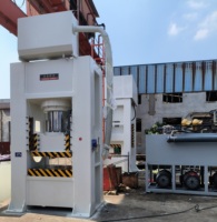 Vente directe usine Presse hydraulique à cadre fermé 630T haute rigidité 380V pour le moulage d'éviers en pierre de quartz, avec moteur PLC et pompe à engrenages