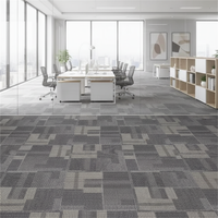 Moquette carrée moderne en matériau PP avec support en PE, dalles de moquette rembourrées pour usage commercial, bureaux et hôtels