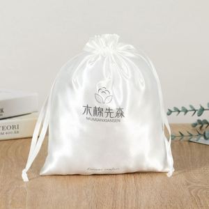 ขายตรงจากโรงงาน ถุงผ้าซาตินแบบมีเชือกผูก ป้องกันฝุ่น สำหรับมัดผมวิกขนาดใหญ่ รีไซเคิลได้ พร้อมโลโก้ตามสั่ง - Product Image 6