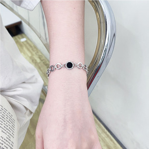 Pulsera de plata de ley S925 con esmalte negro, diseño de números romanos para mujer, uso diario, joyería geométrica con cadena de eslabones - Product Image 3