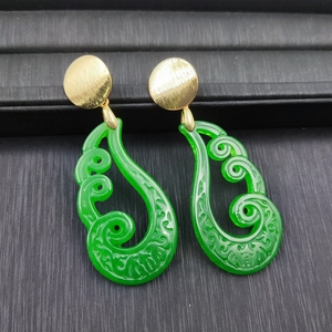Boucles d'oreilles en pierre précieuse de jade, bijoux en or 18k, vert naturel, sculpté, forme de goutte, vintage, nouveaux designs, tendance - Product Image 5