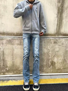 Jeans pour hommes en denim coupe décontractée avec détails effilochés, vente en gros - Product Image 2