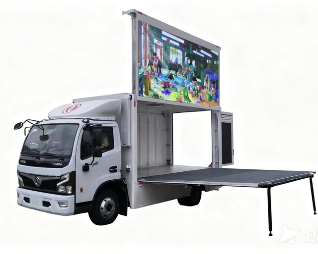 DONGFENG New Diesel Manual Euro 5 Factory Price Mobile Billboard Stage Truck Roadshow Truck with Expandable Room