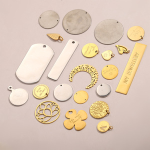 Ciondolo Personalizzato in Acciaio Inossidabile Placcato Oro con Logo Inciso per Creazione <span class=keywords><strong>di</strong></span> <span class=keywords><strong>Gioielli</strong></span> - Product Image 1