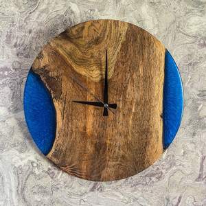 นาฬิกาแขวนผนังงานฝีมือเรซิ่นสุดหรู พร้อมดีไซน์ไม้ทำมือและโครงสร้างทนทาน เพื่อการใช้งานที่มีประโยชน์และการตกแต่งภายใน - Product Image 6