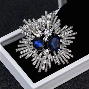 Direkt vertrieb Großhandels preis Diamant besetzte Brosche Hochwertige Chambray Barock Pin Design Light Luxus Corsage