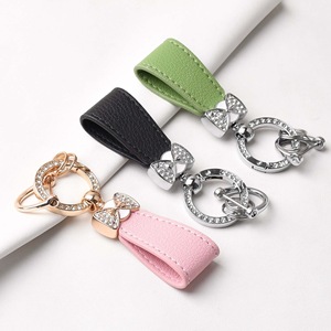 <span class=keywords><strong>Porte</strong></span>-clés pendentif en alliage de zinc gravé avec sangle de transport en forme de nœud, breloque de sac pour femme personnalisée et créative, ouvre-bouteille léger - Product Image 4