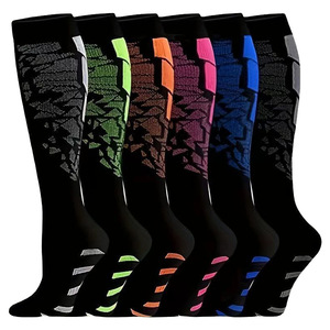 Calcetines Deportivos de Compresión Personalizados al por Mayor para Correr y Ciclismo, Transpirables, Largos, Antideslizantes para Hombre y Mujer - Product Image 1