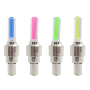 Lumières de vélo Capteur de mouvement Lumières LED Route VTT Bouchons de valve de <span class=keywords><strong>pneu</strong></span> Rayons de roue Lumière LED Accessoires de vélo Flash au néon - Product Image 1