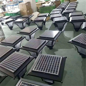 โคมไฟสนาม LED แบบติดตั้งภายนอกอาคาร โครงเหล็ก โคมแก้ว ป้องกันน้ำ IP66 แสงขาวกลาง 2700K ใช้ไฟ AC 220V พร้อมเซ็นเซอร์ตรวจจับความเคลื่อนไหว ใช้พลังงานแสงอาทิตย์ - Product Image 2