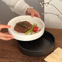 Assiettes rondes en céramique de porcelaine noire et blanche en gros, design de dîner haut de gamme, assiette à steak vierge pour restaurant
