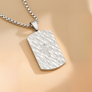 สร้อยคอจี้รูปกางเขนสีเงิน พร้อมโซ่สแตนเลสประดับเพชรซิร์คอน เครื่องประดับทางศาสนาที่ได้รับความนิยม สไตล์สำหรับผู้ชาย - Product Image 2