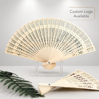 Éventail pliant artisanal en bois parfumé, style antique, entièrement gravé avec logo personnalisé – Cadeau mural, couleur personnalisée, vente en gros transfrontalière