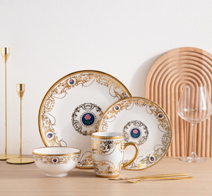 Service de table élégant en porcelaine blanche avec décor doré royal, bordure dorée électroplaquée, imprimé rose, assiettes et tasses pour la cuisine domestique - Product Image 1