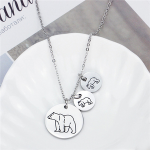 Acier inoxydable Nouveau Design De Mode <span class=keywords><strong>Trois</strong></span> Pièces Pendentif Gravé Papa Maman Ours Collier pour Fête Des Mères Cadeaux Femmes Bijoux - Product Image 2