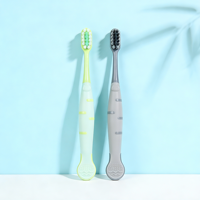 Brosse à dents super douce pour enfants avec grandes fentes, protection des dents sensibles et fragiles, brosse multifonctionnelle améliorée avec gratte-langue