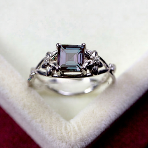 Anillo de Alexandrita Vintage, Joyería Minimalista, Anillo de Compromiso de Alexandrita, Plata de Ley, Anillo para Mujer, Anillo de Promesa para Regalo - Product Image 1