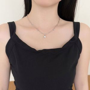 Collar con Colgante de Plata S925 con Baño de Rodio y Oro de 18K, Diseño Moderno Dylam, con Circonita 5A, para Uso Diario y Vestir - Product Image 3