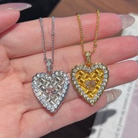 Collier en forme de cœur tressé brossé, accessoire pendentif haut de gamme et de luxe léger, chaîne de clavicule en diamant rose
