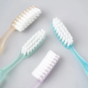 แปรงสีฟันแบบใช้มือดูแลทันตกรรม แปรงสีฟันขนาดกลางหรือนุ่ม แปรงกันลื่น แปรงสีฟันสําหรับผู้ใหญ่