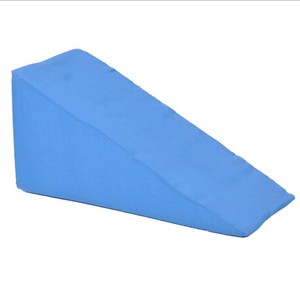 Almohadilla de Posicionamiento Triangular de Alta Densidad 40x20x20 cm para Soporte de Miembro Superior, Uso Ortopédico, Color Azul, Cuero Artificial - Product Image 2