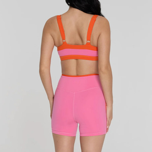 Set Sportivo da Donna Personalizzato con Logo, Completo Fitness con Pantaloncini e Reggiseno Sportivo, Abbigliamento Yoga in Colori Contrastanti - Product Image 2