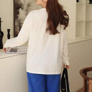 รันฉี เอ็น8170 เสื้อยืดแขนยาวโอเวอร์ไซส์สำหรับผู้หญิง สีขาวนวล ผ้าฝ้ายถักแบบมีชั้น ซ้อนกันเป็นเลเยอร์ - Product Image 5