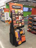 Présentoir de sol en carton ondulé sur le thème d'Halloween, support d'affichage POS personnalisé imprimé pour la promotion saisonnière des bonbons