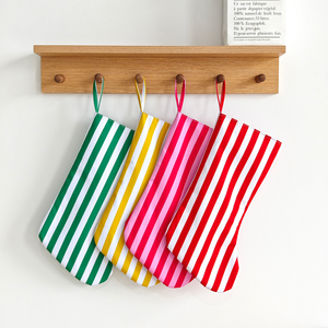 Chaussettes de Noël multicolores en toile brodée à rayures, grandes décorations de Noël en vrac, imprimées pour les fêtes - Product Image 1