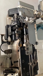 Machine à coudre interlock à grande vitesse avec coupe-fil automatique pour tissus, modèle Sirubas, à commande pneumatique - Product Image 4